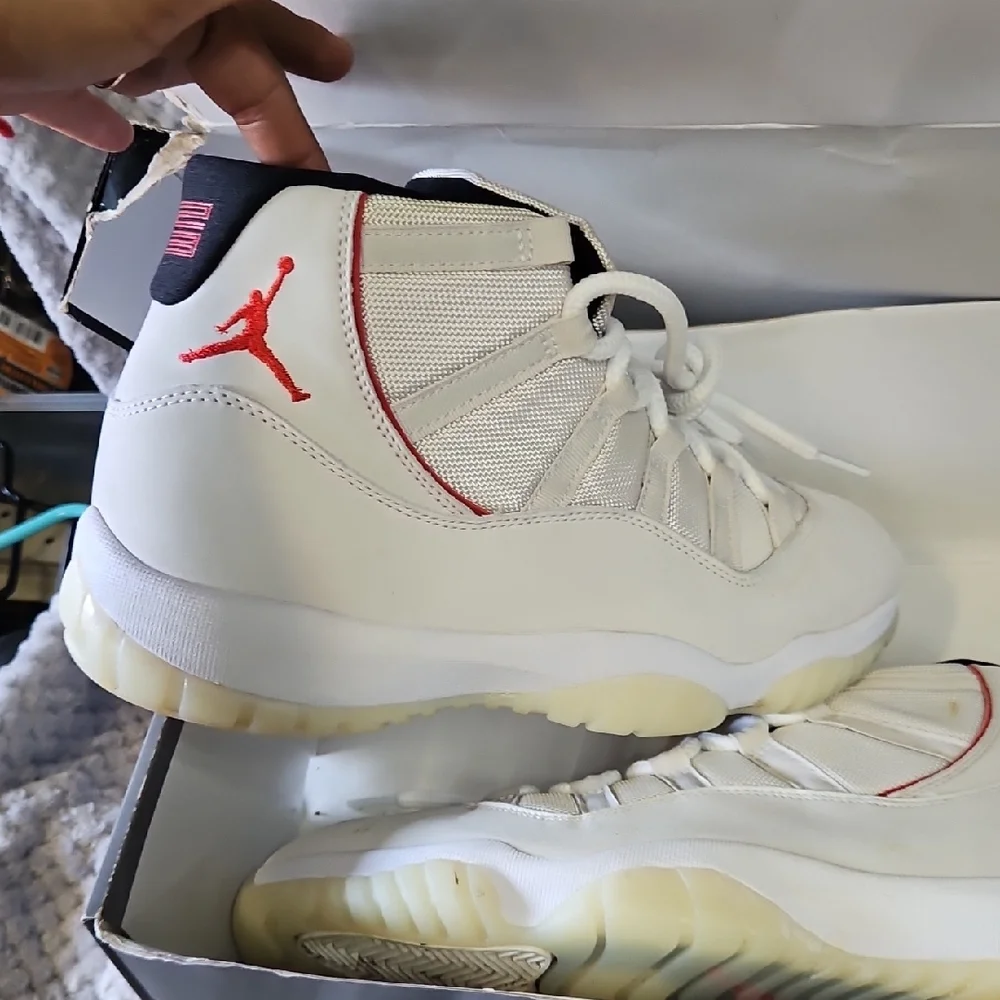 Jordan Air 11 Retro Platinum Tint and University Red - Picture 7 of 7